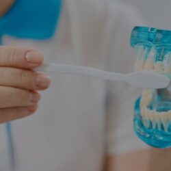 ¿Quién es candidato para implantes dentales?